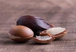 Arganöljy – ikääntymistä ehkäisevä nestemäinen kulta hiusten suojaamiseen