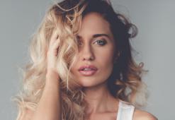 Kuinka tunnistaa kiharan hiustyypin? - Nopeita ja helppoja menetelmiä