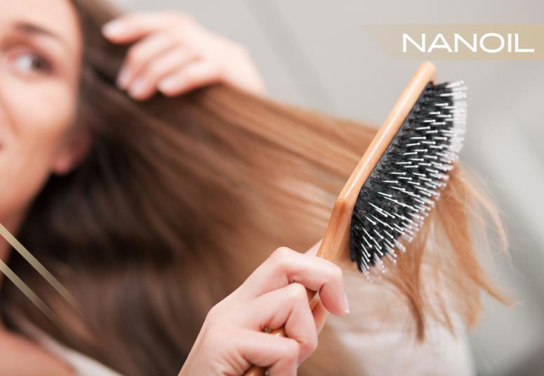 Hiusten harjaus suurennuslasin alla. Kuinka löydät sopivan hiusharjan tai -kamman omalle hiustyypillesi?