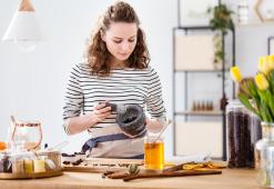 Hiustenhoitotuotteet, jotka voit löytää keittiön kaapista: Öljyt, hiiva, hunaja ja muut